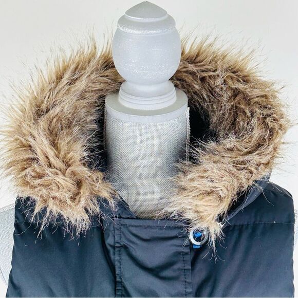 GAP Womens SZ S Cropped Puffer Down Vest Black Zip Detachable Hood Faux Fur - Picture 6 of 12